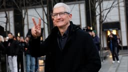Leadership change at Apple sparks industry and Wall Street reactions as Cook transitions roles